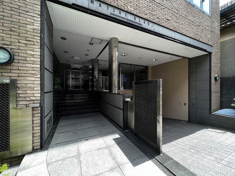 KOMAGATA MATSUI BLDG エントランス