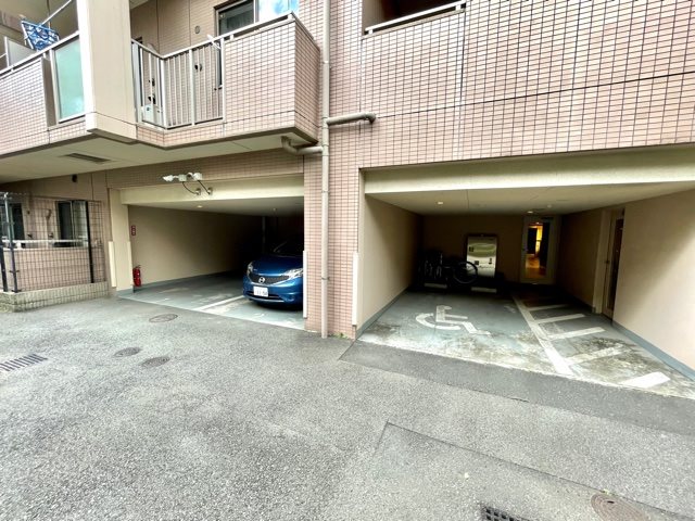 レジディア千鳥町 駐車場