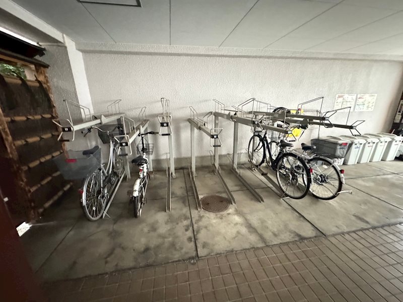 ハイツカネヨ 駐車場