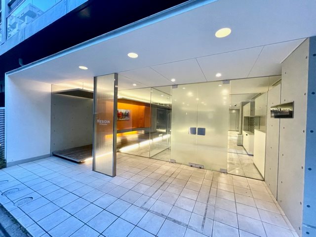 レジディア新川 エントランス
