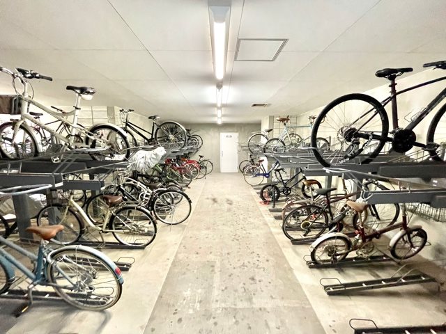 レジディア新川 駐輪場